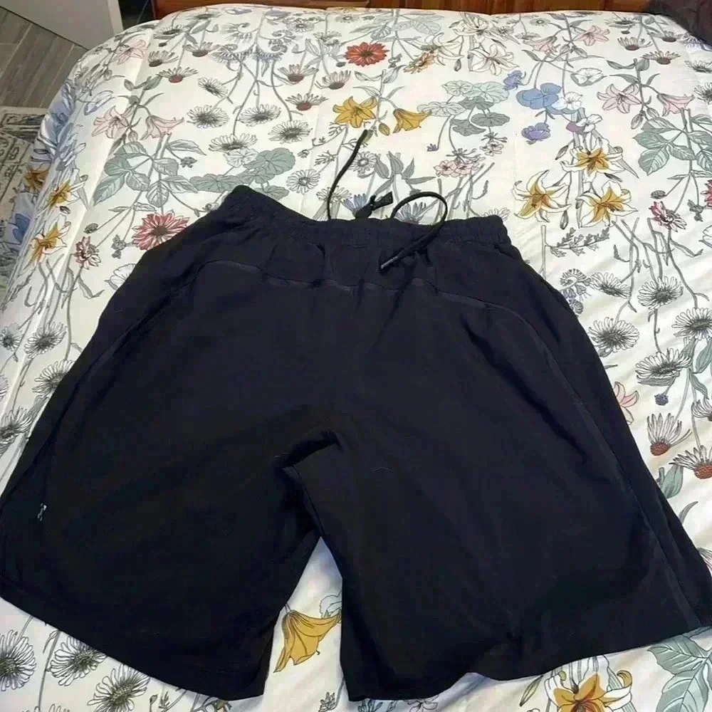 Lululemon pace breaker aloha shorts 9”